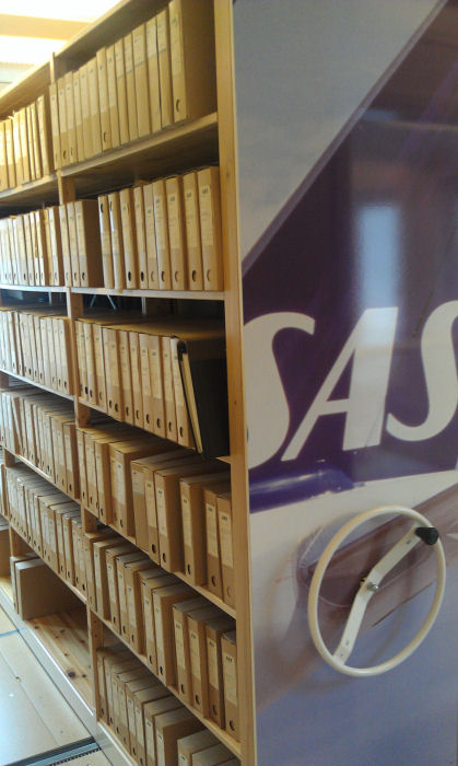 ABA-SAS Flyghistorisk Förening har ett omfattande arkiv med bl.a. manualer, klipp och tidtabeller. Foto: Bernt Olsson.