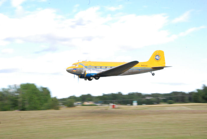 DC-3 Congo Queen åter i luften efter tre år på marken. Foto: Bengt Simson.
