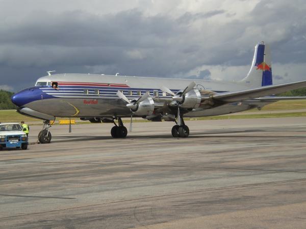 Red Bulls Douglas DC-6B. Foto: Bengt Simson.