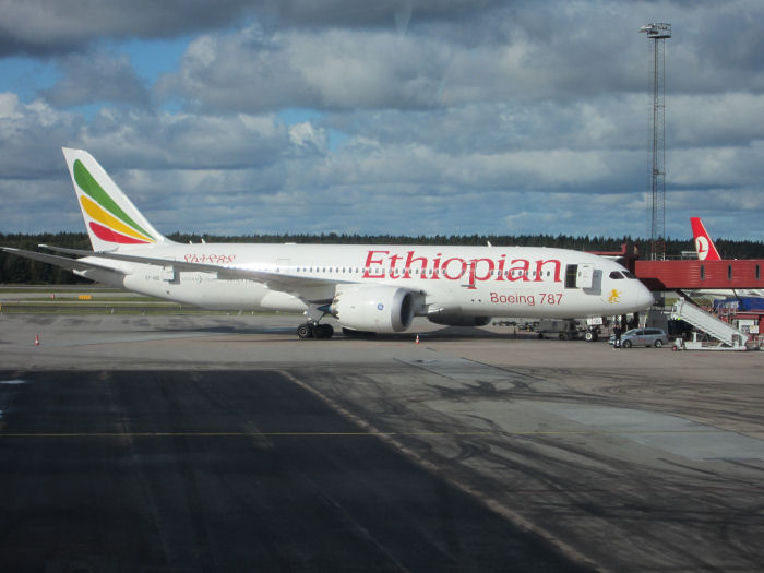 Ethiopian Boeing 787 "Dreamliner". Fotot taget från fönstren i Arlandas SkyCity. Foto: Bernt Olsson.