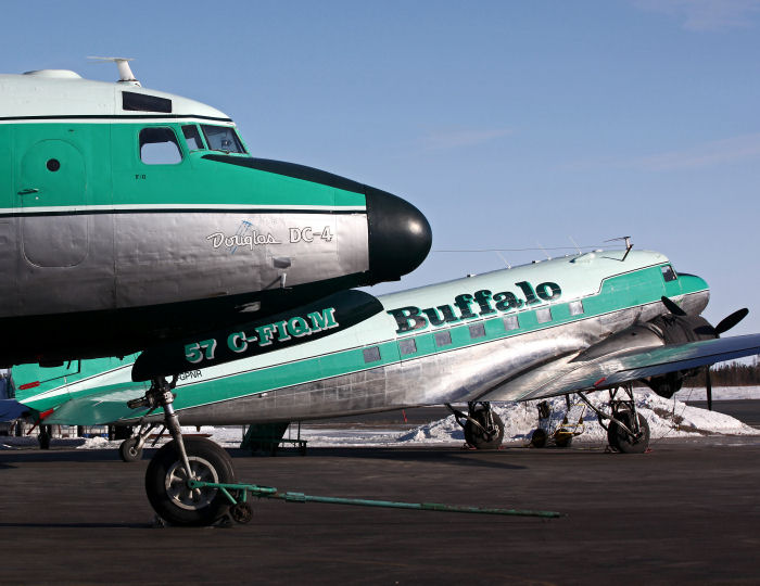 Buffalo Airways, även kända som ”Ice Pilots” efter TV-serien som även sänts i svensk television, opererar fortfarande de gamla klassikerna DC-3, DC-4 samt C-46. Foto Gunnar Åkerberg