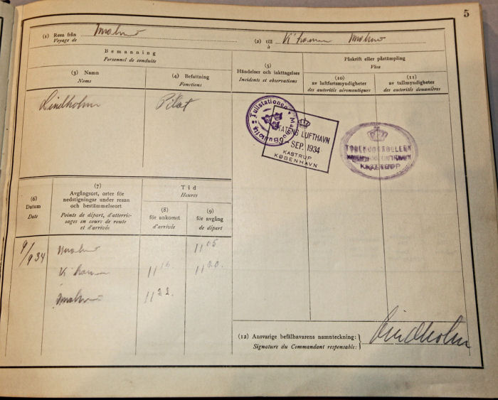 . I resedagboken till Junkers F 13, SE-AAC, finns en hel del spännande namn. Här finns bland annat Marshall Lindholms signatur efter en flygning t/r Malmö - Köpenhamn den 9 september 1934. Foto: Gunnar Åkerberg