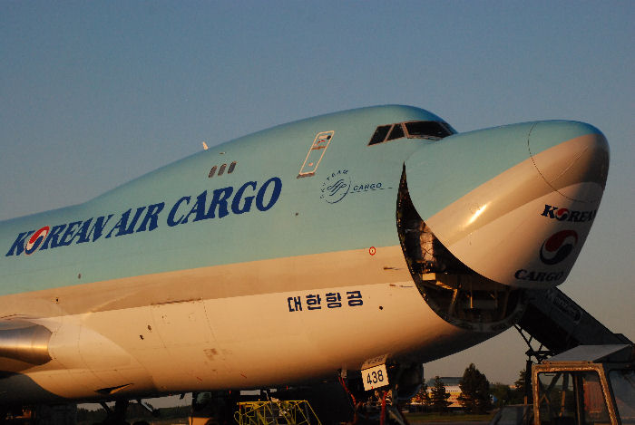 Korean Air Cargo - Ser nöjd ut. Foto: Bengt Simson