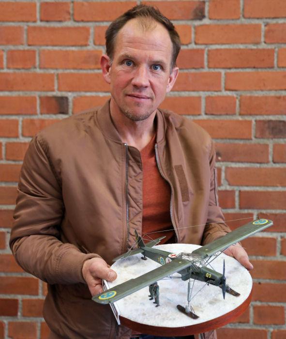 Rickard Parmenius tilldelades Chefen för Flygvapnets Hederspris för hans diorama med en S 14 Storch som skildrade räddningsoperationen vid Karasjok