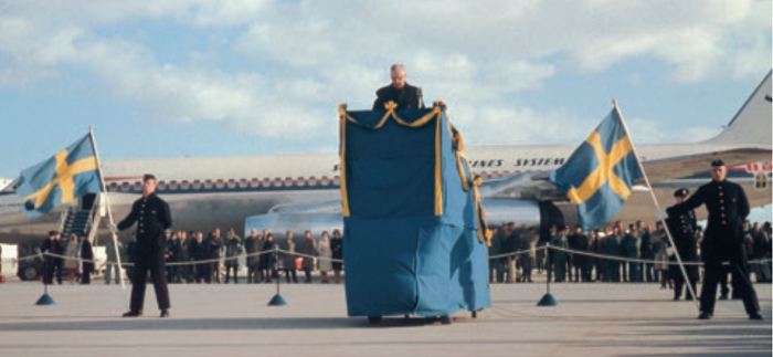 Gustav VI Adolf  inviger Arlanda flygplats den 1 april 1962. Foto via Swedavia