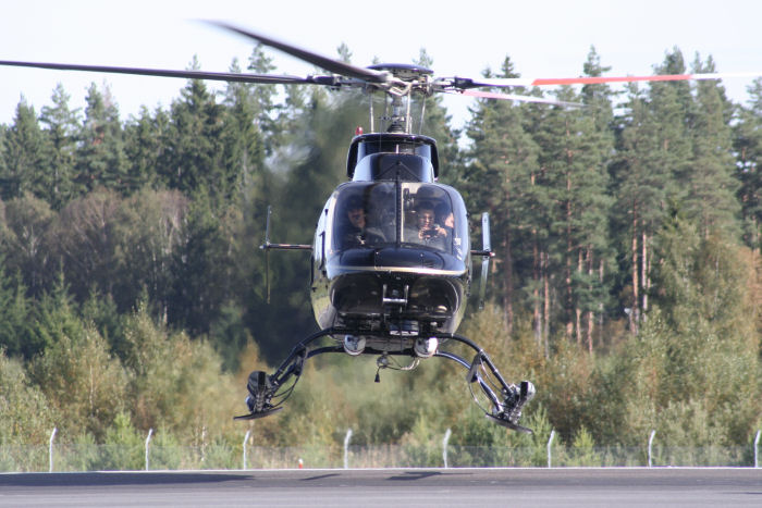 Det var lång kö till Arlanda Helicopters rundflygningar. Foto: Hans Groby.