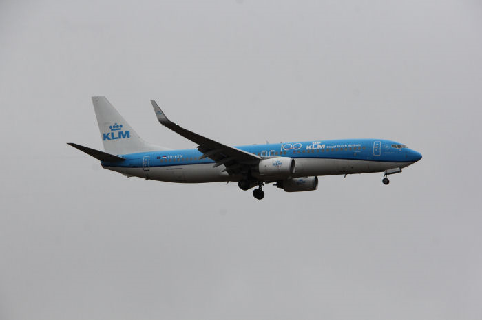 KLM fyller 100 år i år, vilket man uppmärksammar på denna Boeing 737-8K2. Foto: Hans Groby.