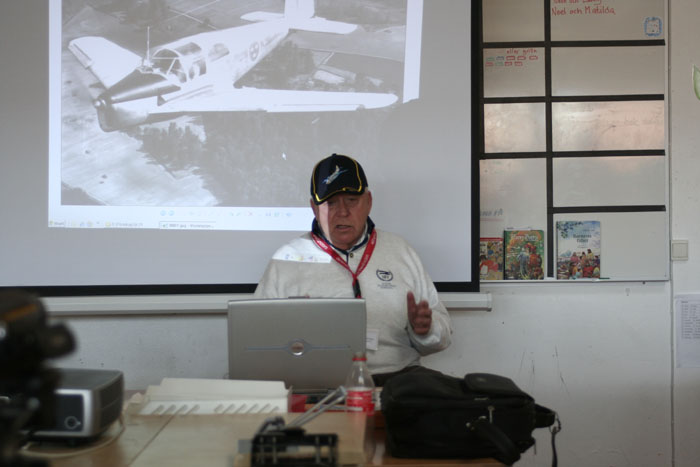 Lennart Berns, arkivansvarig SFF, höll föredrag om  ”Flygande Tunnan – en svensk kallakrigsikon”. Foto: Hans Groby.