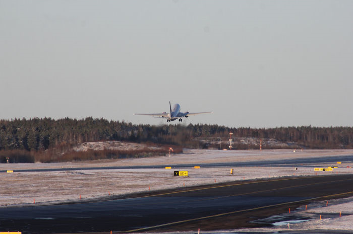 Sista officiella starten med SAS B737-600 från bana 01L på Arlanda. Foto: Hans Groby.