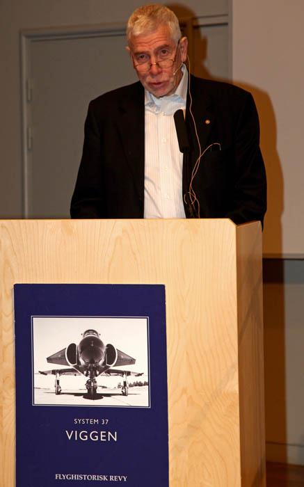 Viggenpiloten Gunnar Ståhl höll ett mycket underhållande och lärorikt föredrag om Viggenepoken. Foto:Gunnar Åkerberg.